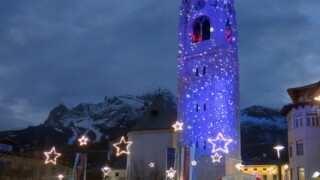 Partenza in Corso Italia, sotto il campanile